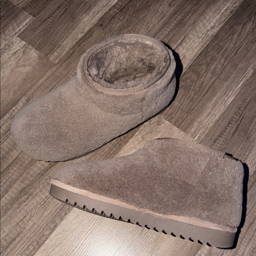 NWOT Steve Madden Sherpa Booties